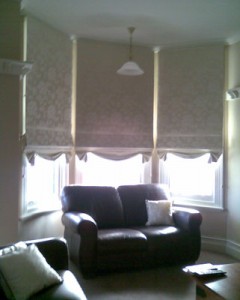 Swagged base roman blinds